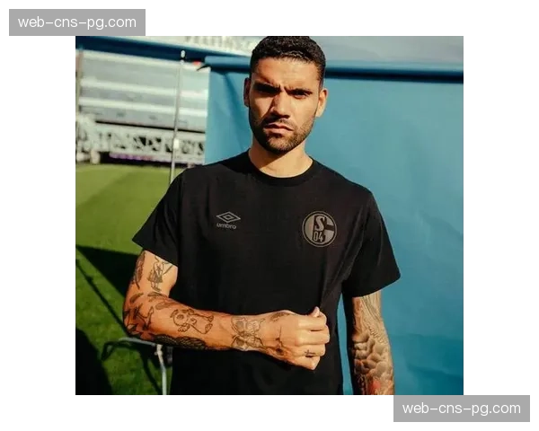 官方：沙尔克04宣布与青训主管续约，肯定其人才培养工作。